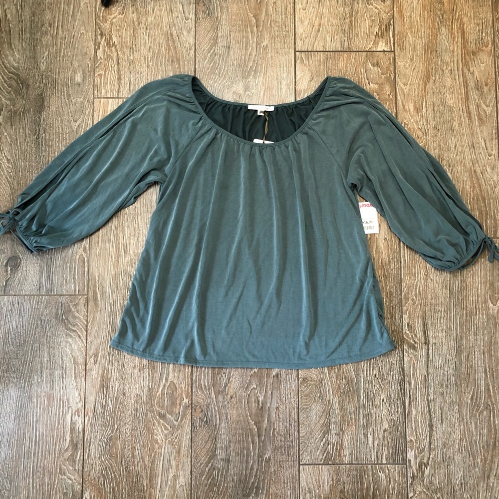 Green Envelope Green Tie Scoop Neck Tee L